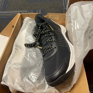 Brand New Curry 3Z7.